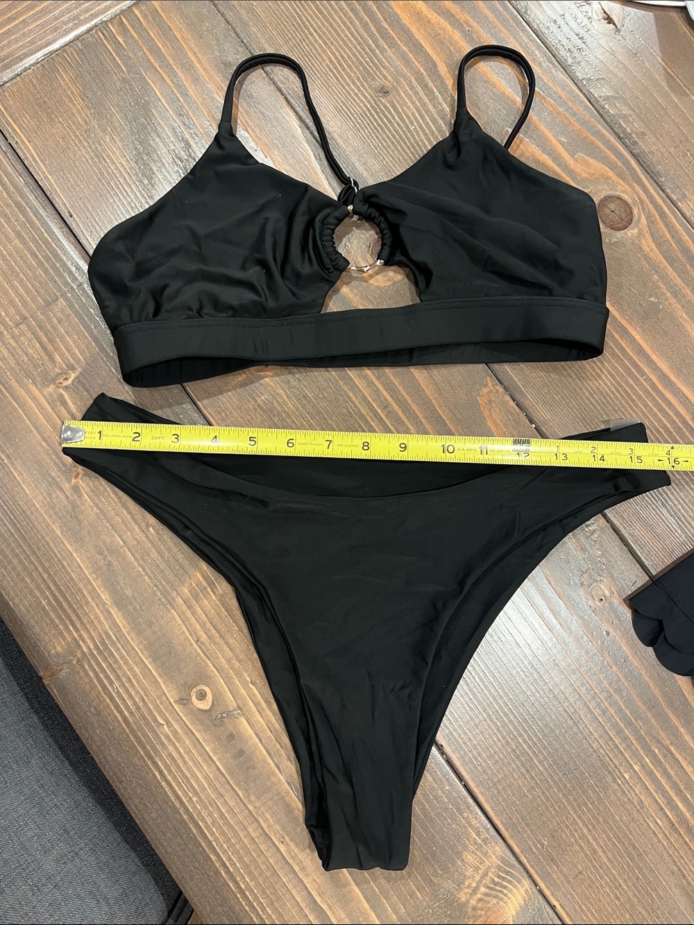 Black Women's Two-Piece Swim Set with Keyhole Top